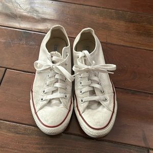 Converse Chuck Taylor Low Top Sneakers